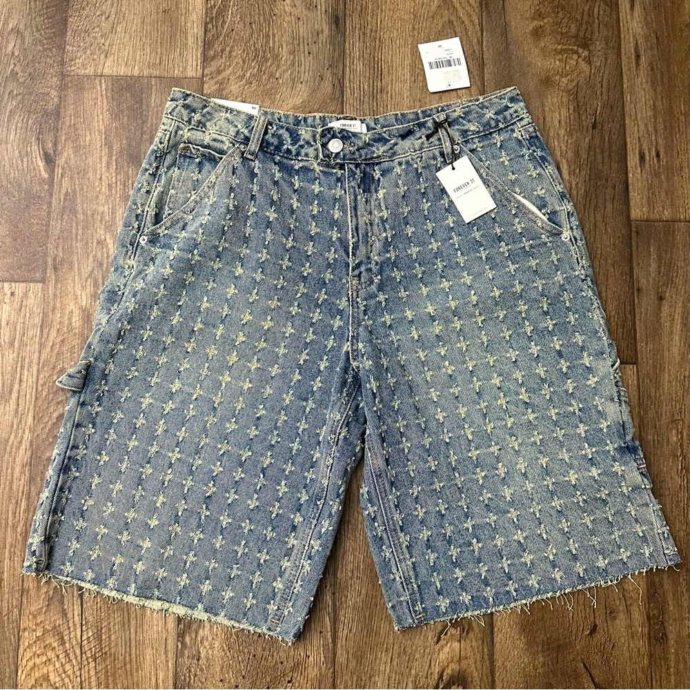 Forever 21 Blue Distressed Cargo Denim Shorts Women’s Size 30